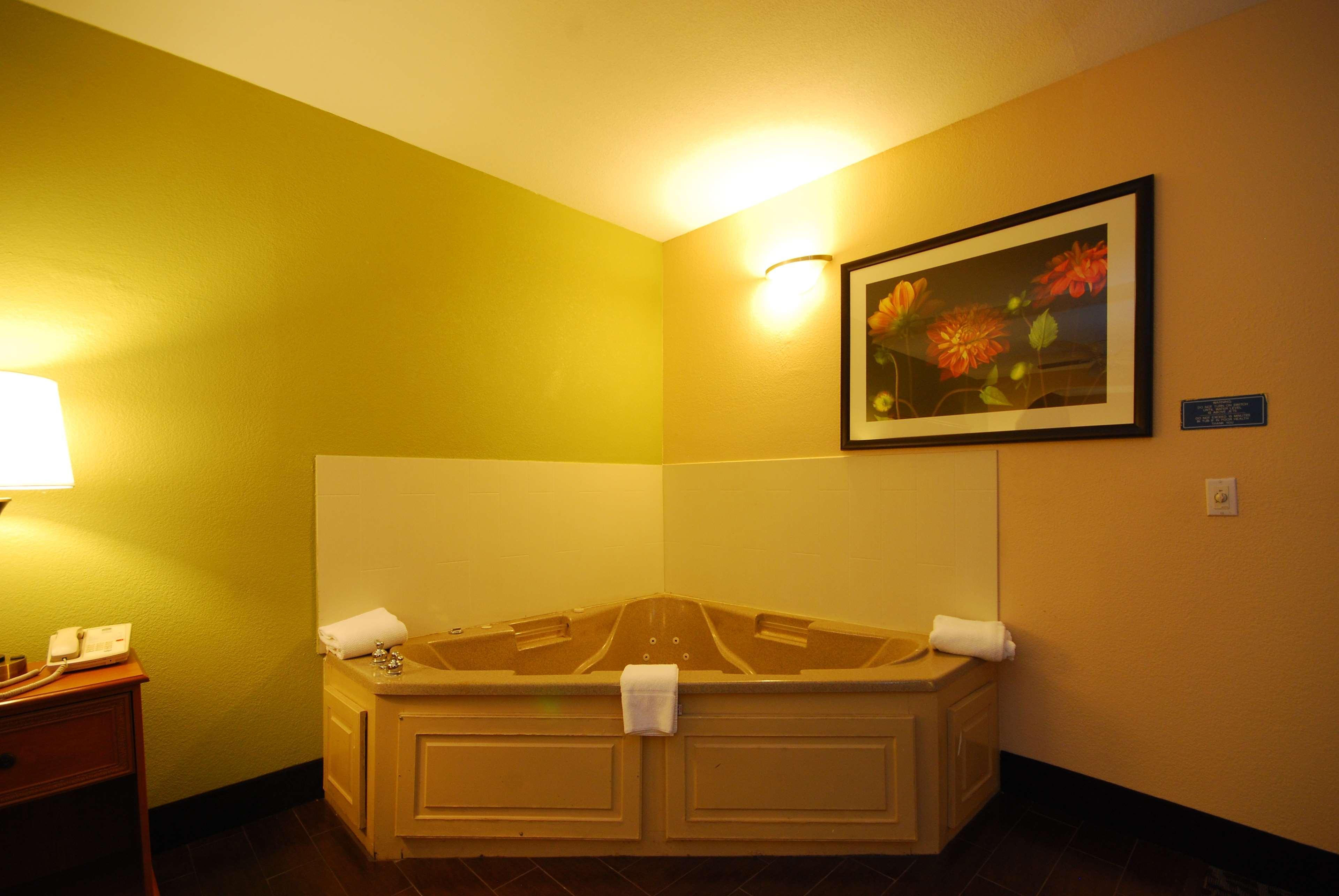 Best Western Plus Emerald Inn & Suites Garden City Ngoại thất bức ảnh