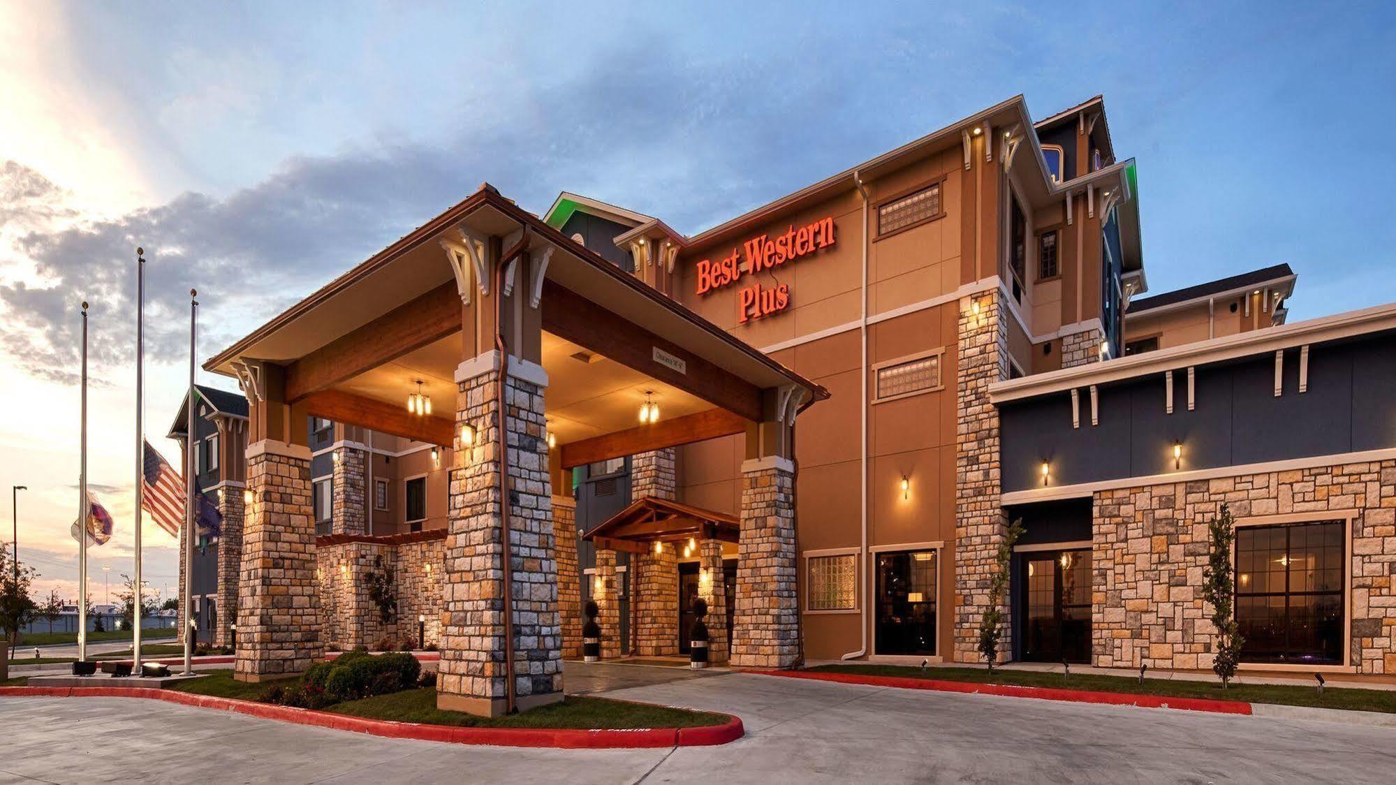 Best Western Plus Emerald Inn & Suites Garden City Ngoại thất bức ảnh